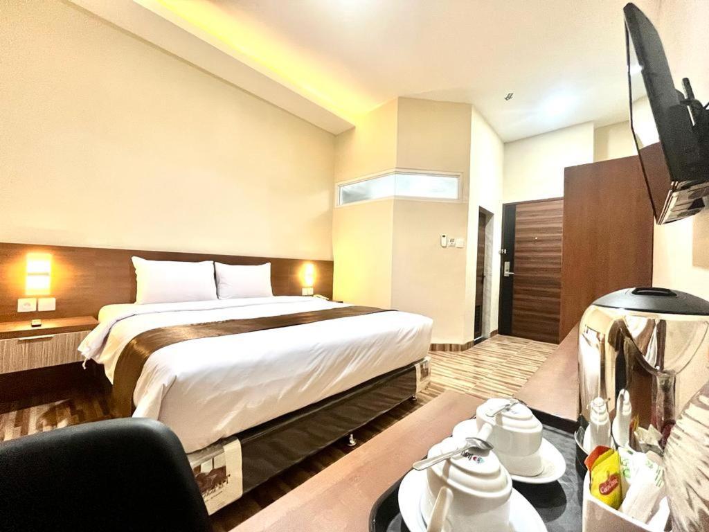 T Hotel Kualanamu Lubukpakam Extérieur photo