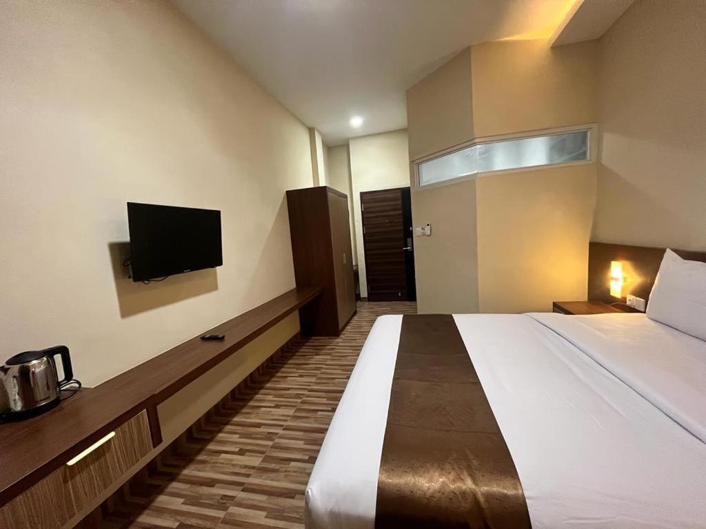 T Hotel Kualanamu Lubukpakam Extérieur photo