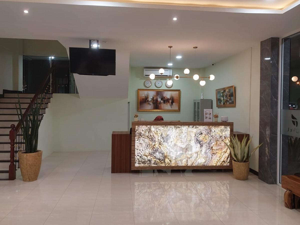 T Hotel Kualanamu Lubukpakam Extérieur photo