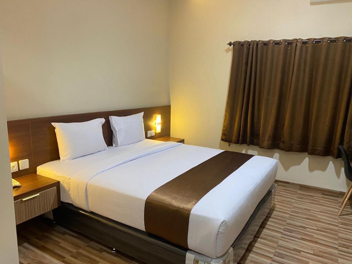 T Hotel Kualanamu Lubukpakam Extérieur photo