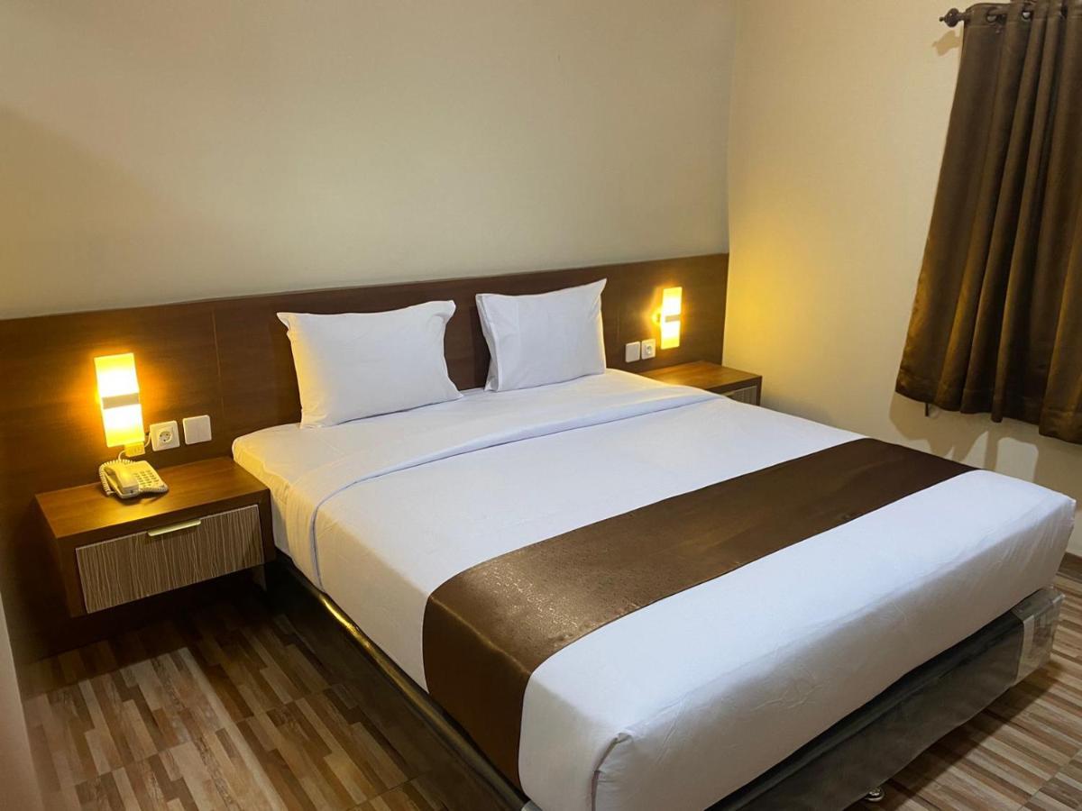 T Hotel Kualanamu Lubukpakam Extérieur photo